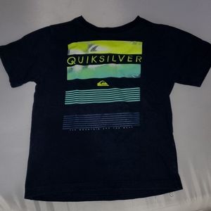 Quicksilver The Mountain and The Wave tee shirt - Boys small 6
